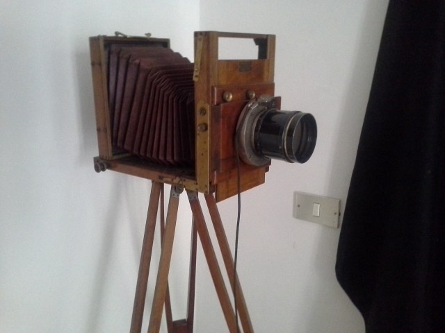 Fotocamera dell'epoca: con queste venivano fotografati i briganti morti...